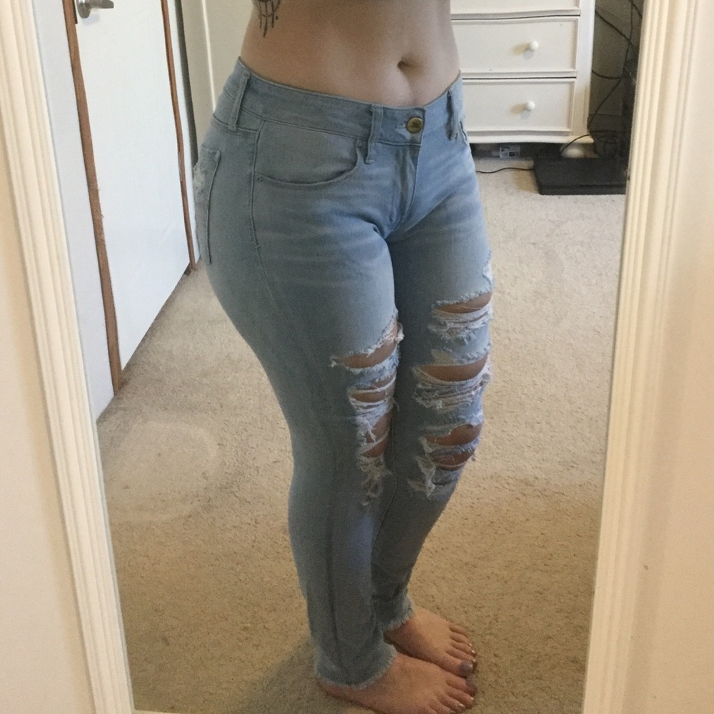 Light distressed skinny jeans from American Eagle!
